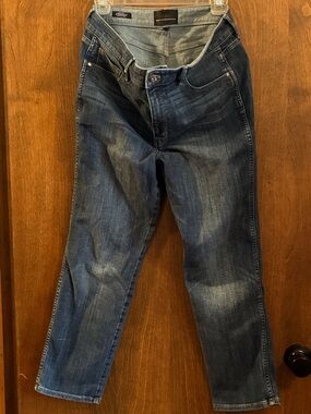 White House Black Market Woman’s Blue Straight-Leg Jeans Mid Rise